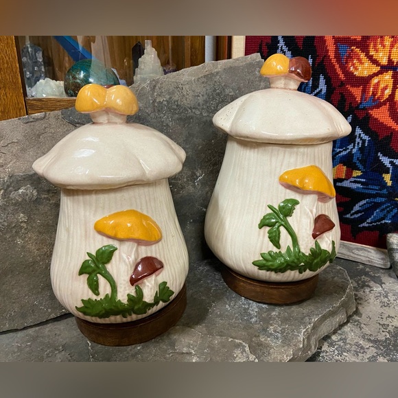 Pair of Vintage Mushroom Ceramic Canisters - Picture 10 of 13